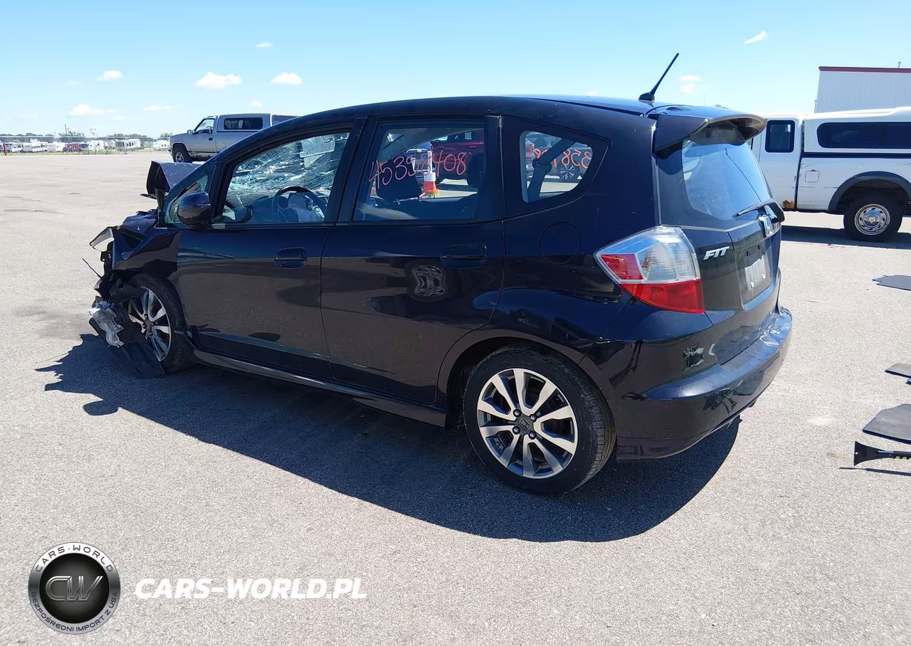 2013 Honda Fit Sport VIN:JHMGE8H57DC072069 - 3