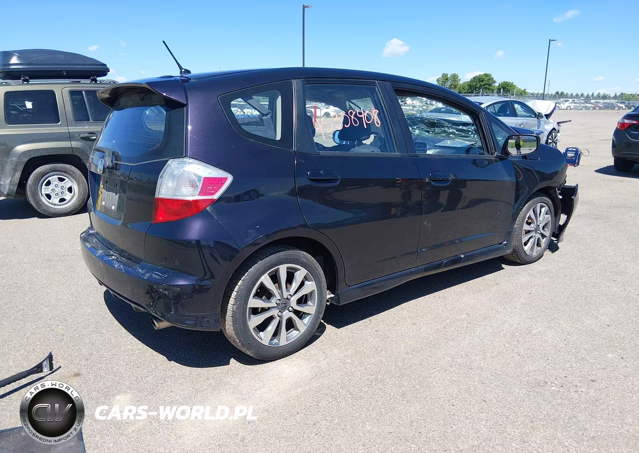 2013 Honda Fit Sport VIN:JHMGE8H57DC072069 - 4