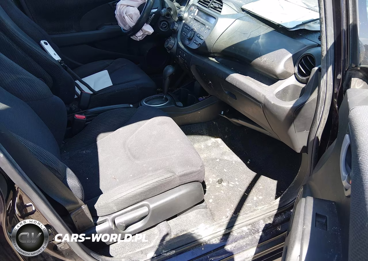 2013 Honda Fit Sport VIN:JHMGE8H57DC072069 - 5