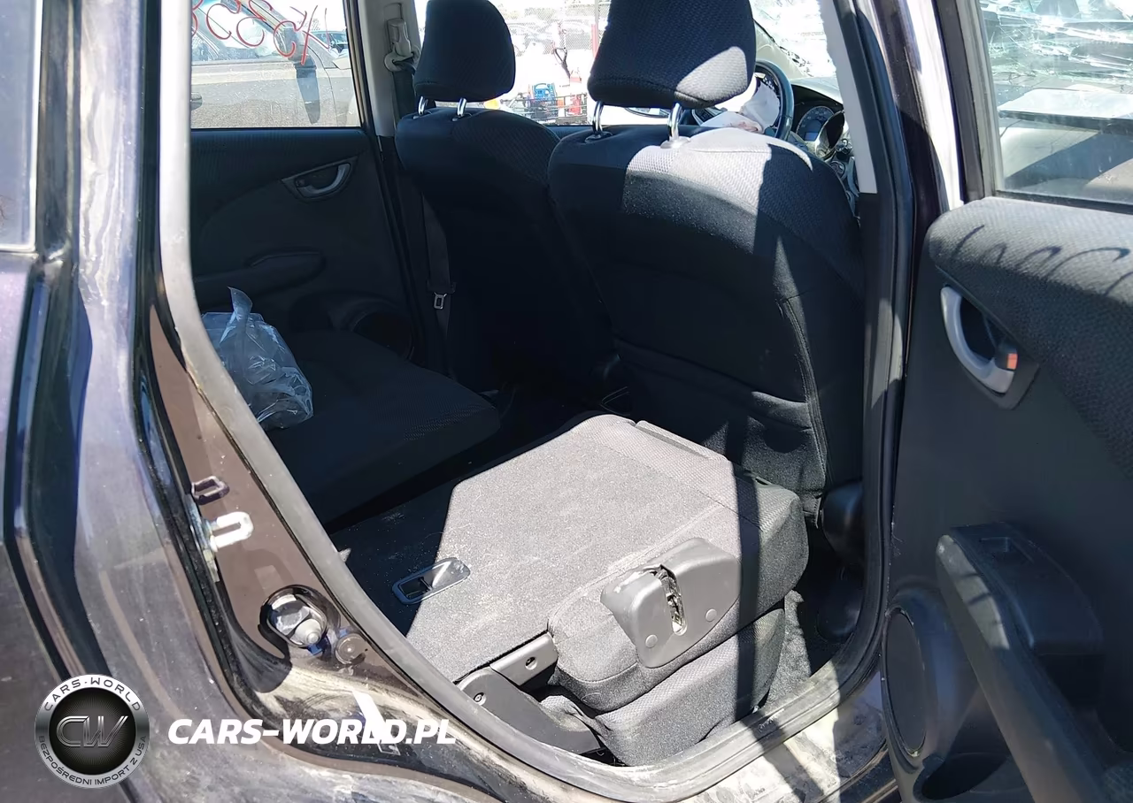 2013 Honda Fit Sport VIN:JHMGE8H57DC072069 - 8
