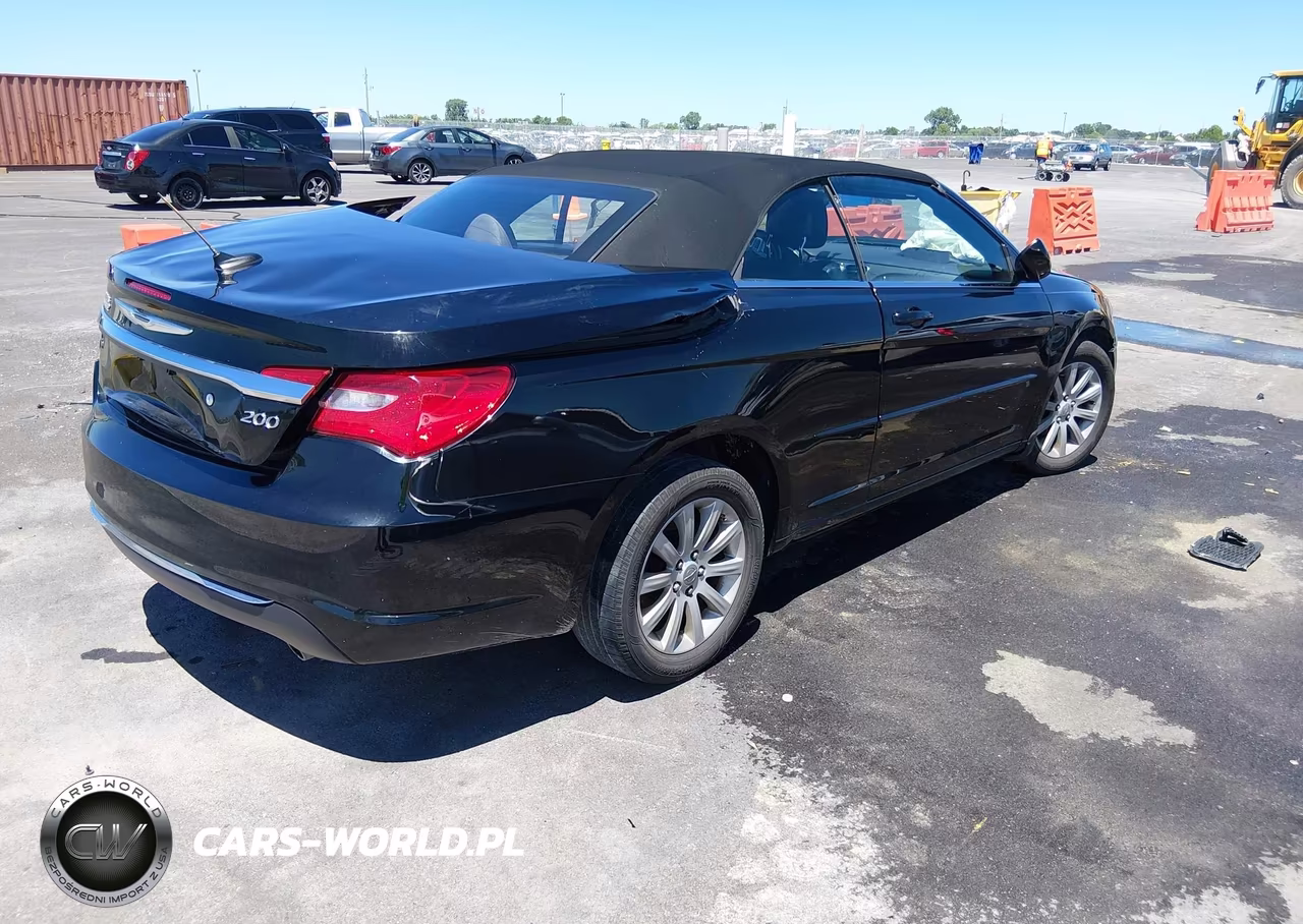 2014 Chrysler 200 Touring VIN:1C3BCBEG2EN127381 - 4