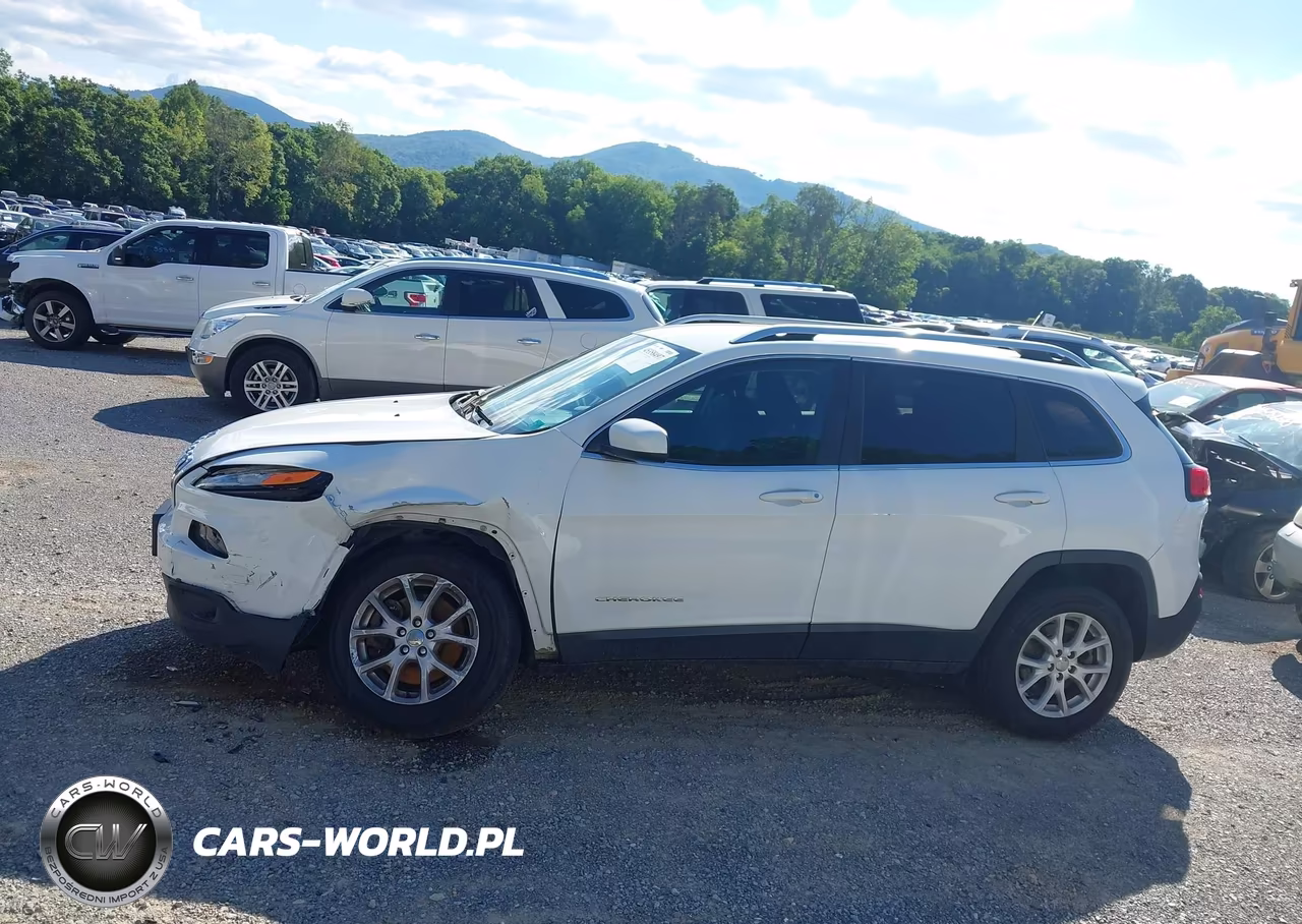 2015 Jeep Cherokee Latitude VIN:1C4PJMCB8FW739297 - 15