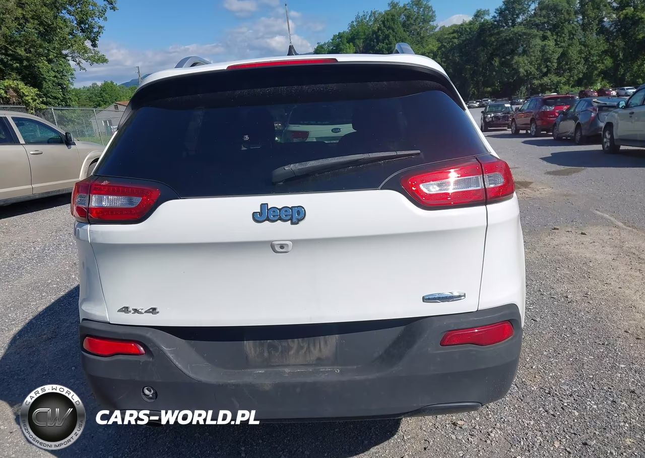 2015 Jeep Cherokee Latitude VIN:1C4PJMCB8FW739297 - 17