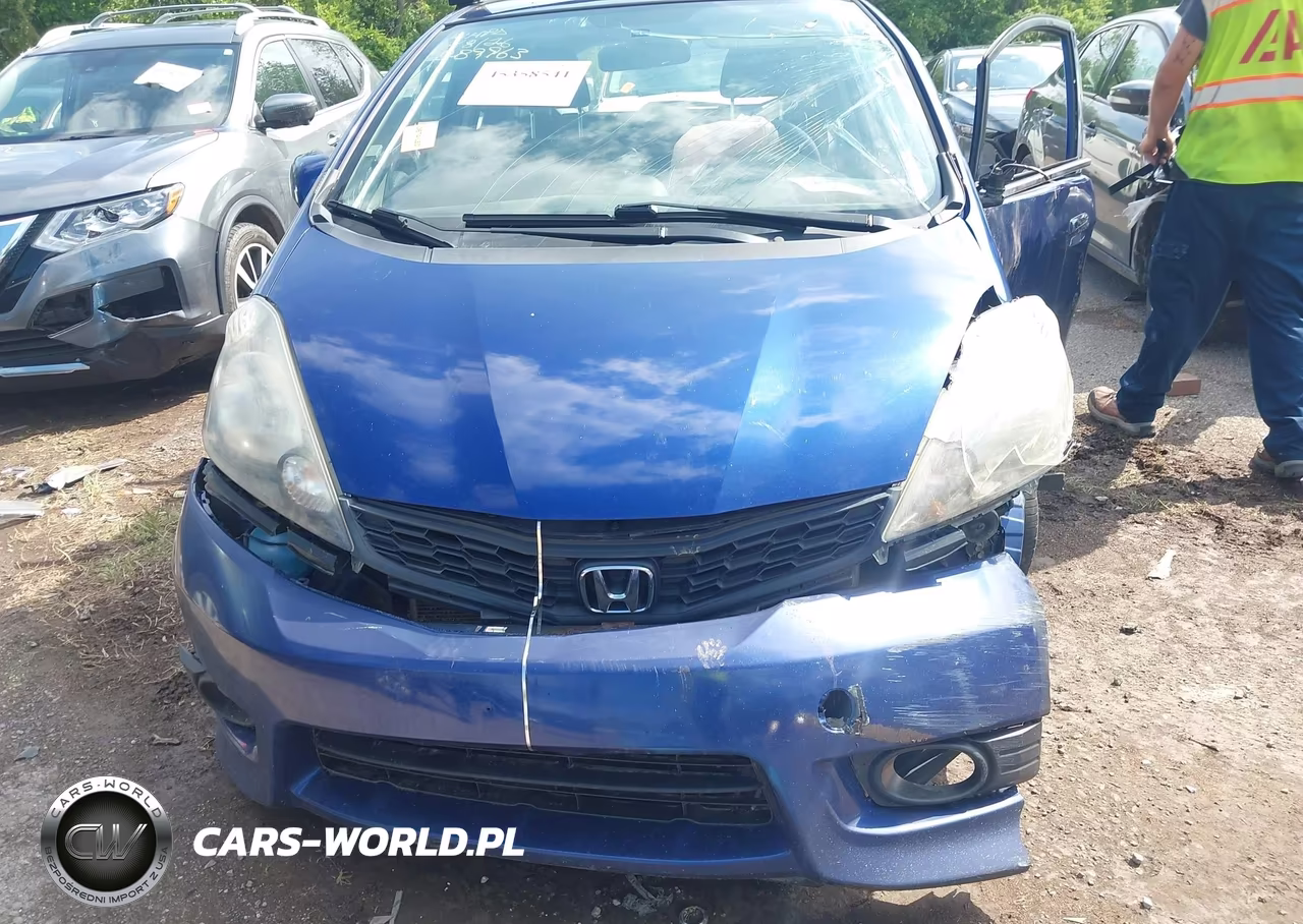2013 Honda Fit Sport VIN:JHMGE8H5XDC054648 - 12