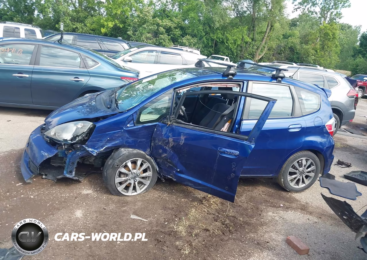 2013 Honda Fit Sport VIN:JHMGE8H5XDC054648 - 14