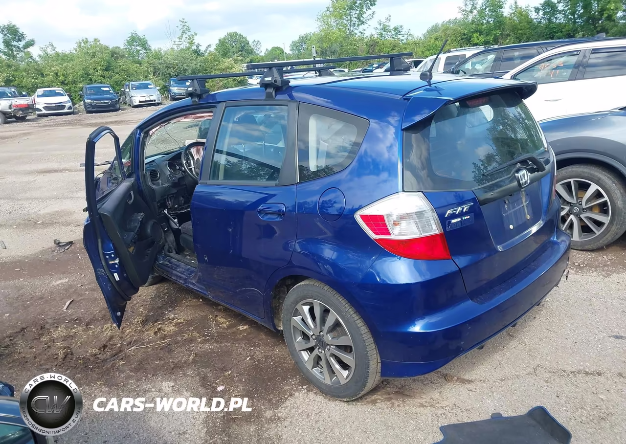 2013 Honda Fit Sport VIN:JHMGE8H5XDC054648 - 3