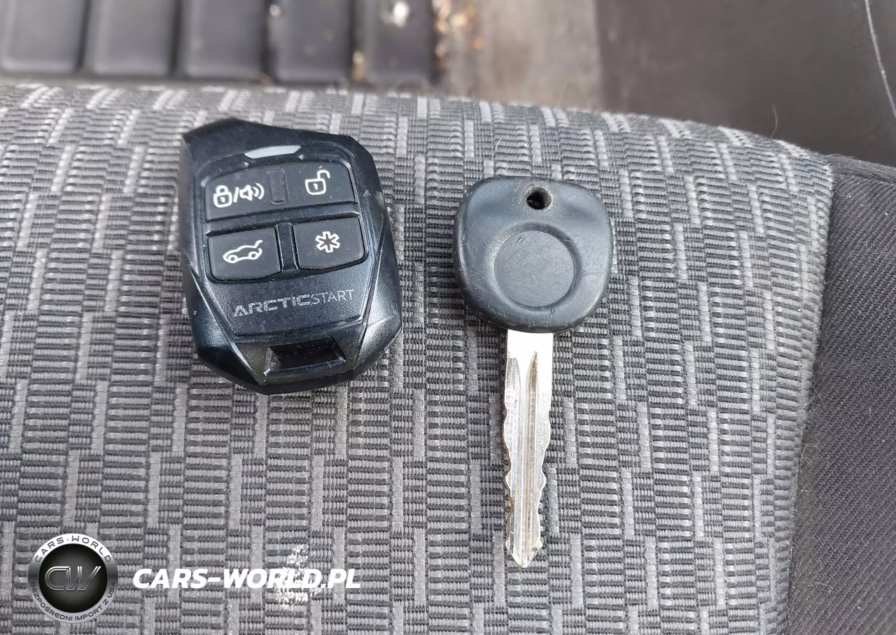 2006 Saturn Ion 2 VIN:1G8AN15F26Z110815 - 11