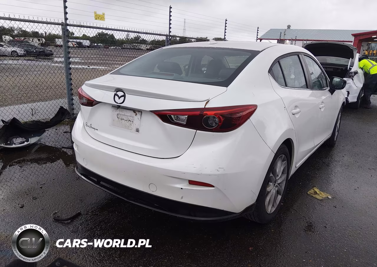 2015 Mazda Mazda3 S Touring VIN:JM1BM1V36F1233048 - 4