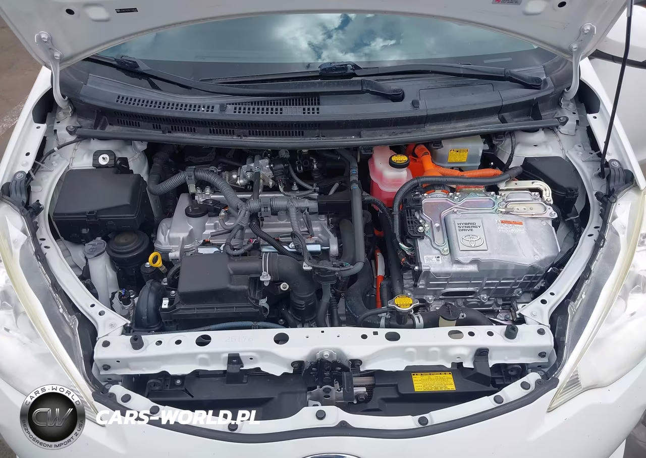 2013 Toyota Prius C Four VIN:JTDKDTB39D1036081 - 10