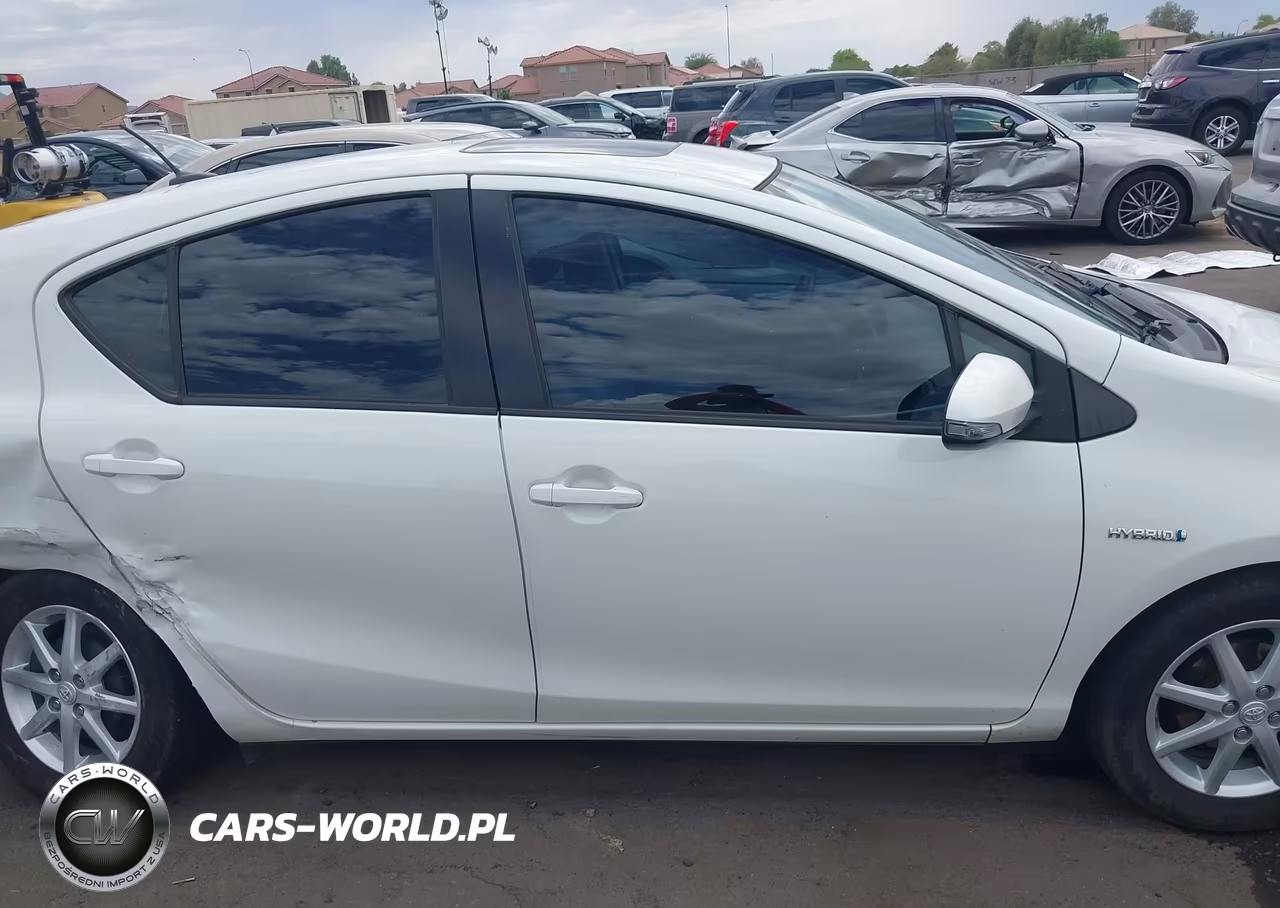 2013 Toyota Prius C Four VIN:JTDKDTB39D1036081 - 13
