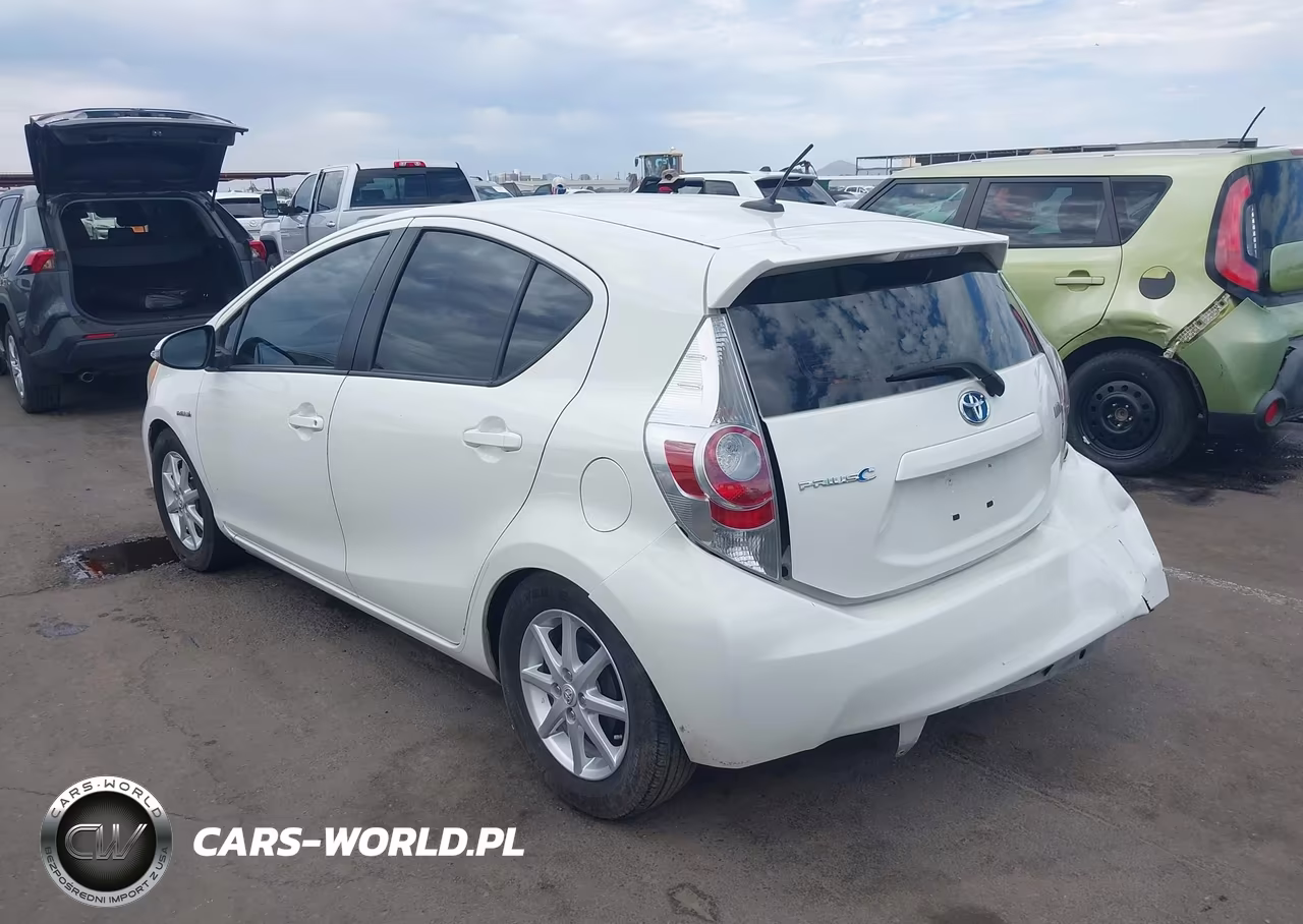 2013 Toyota Prius C Four VIN:JTDKDTB39D1036081 - 3