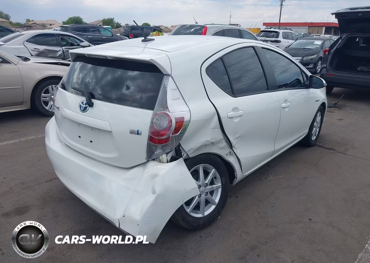 2013 Toyota Prius C Four VIN:JTDKDTB39D1036081 - 4