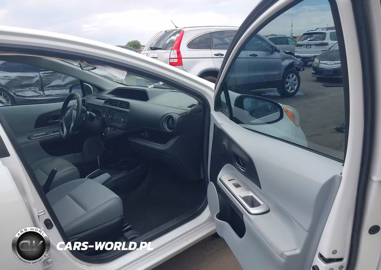 2013 Toyota Prius C Four VIN:JTDKDTB39D1036081 - 5