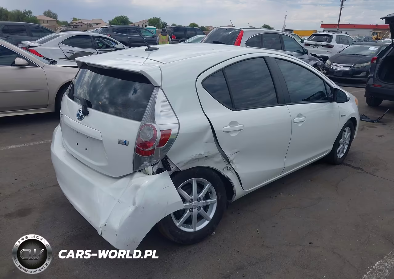 2013 Toyota Prius C Four VIN:JTDKDTB39D1036081 - 6