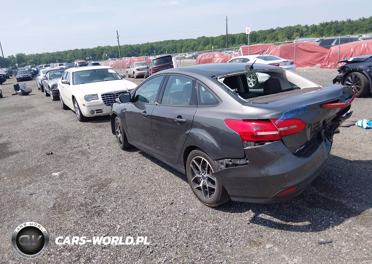 2017 Ford Focus Sel VIN:1FADP3H24HL262690 - 3
