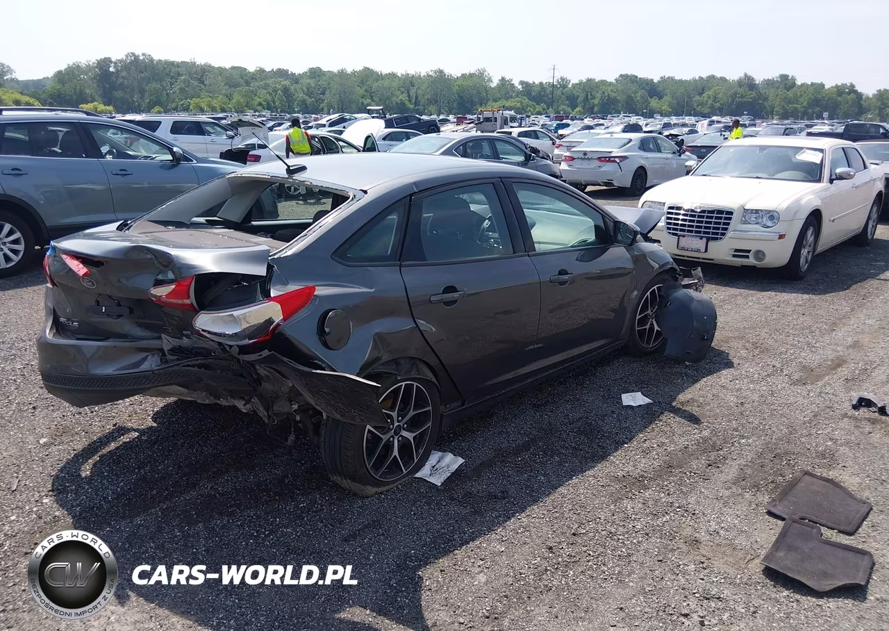2017 Ford Focus Sel VIN:1FADP3H24HL262690 - 4