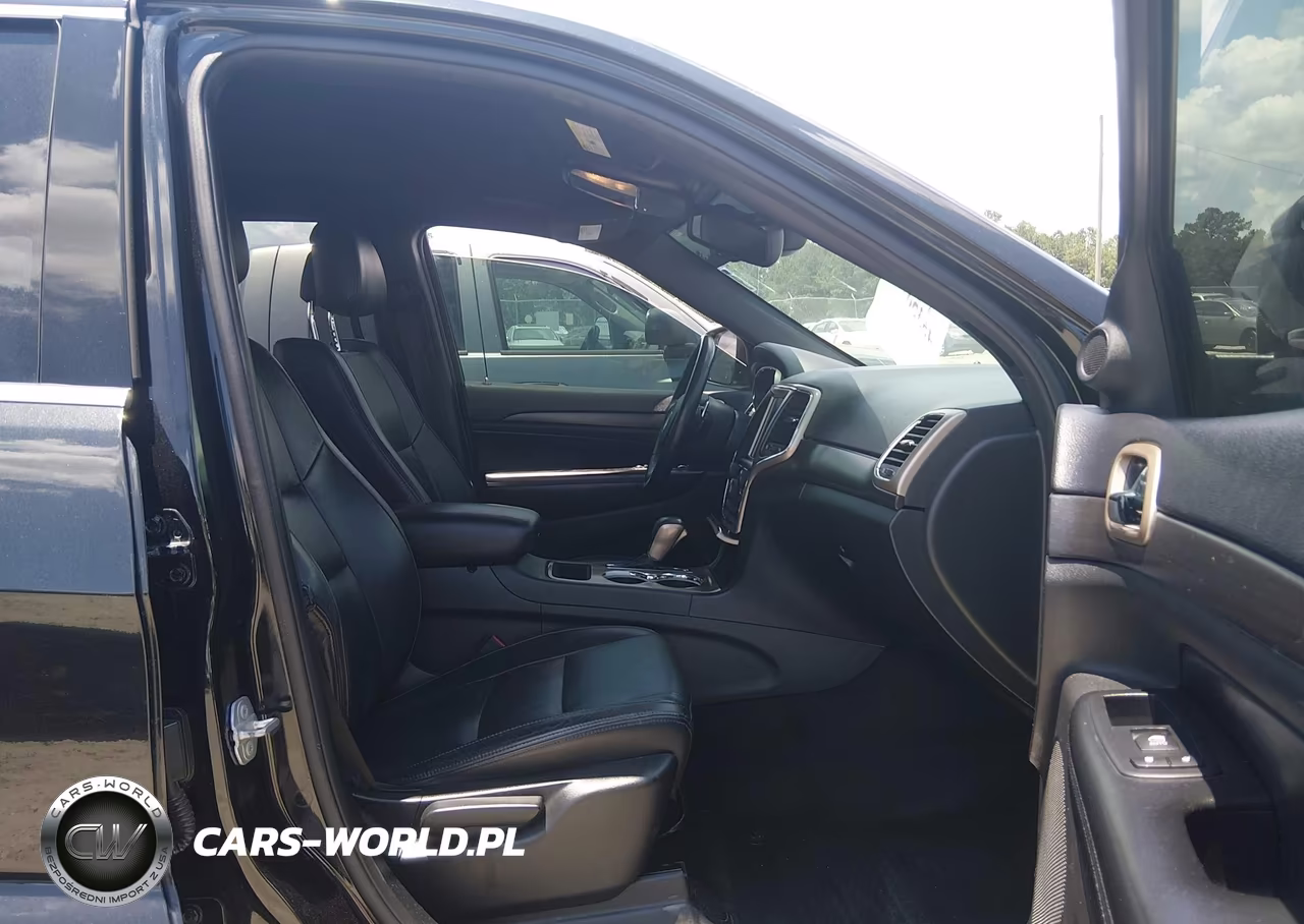 2016 Jeep Grand Cherokee Laredo VIN:1C4RJFAGXGC365507 - 5