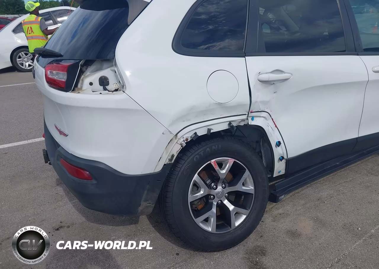 2014 Jeep Cherokee Trailhawk VIN:1C4PJMBS8EW173030 - 5