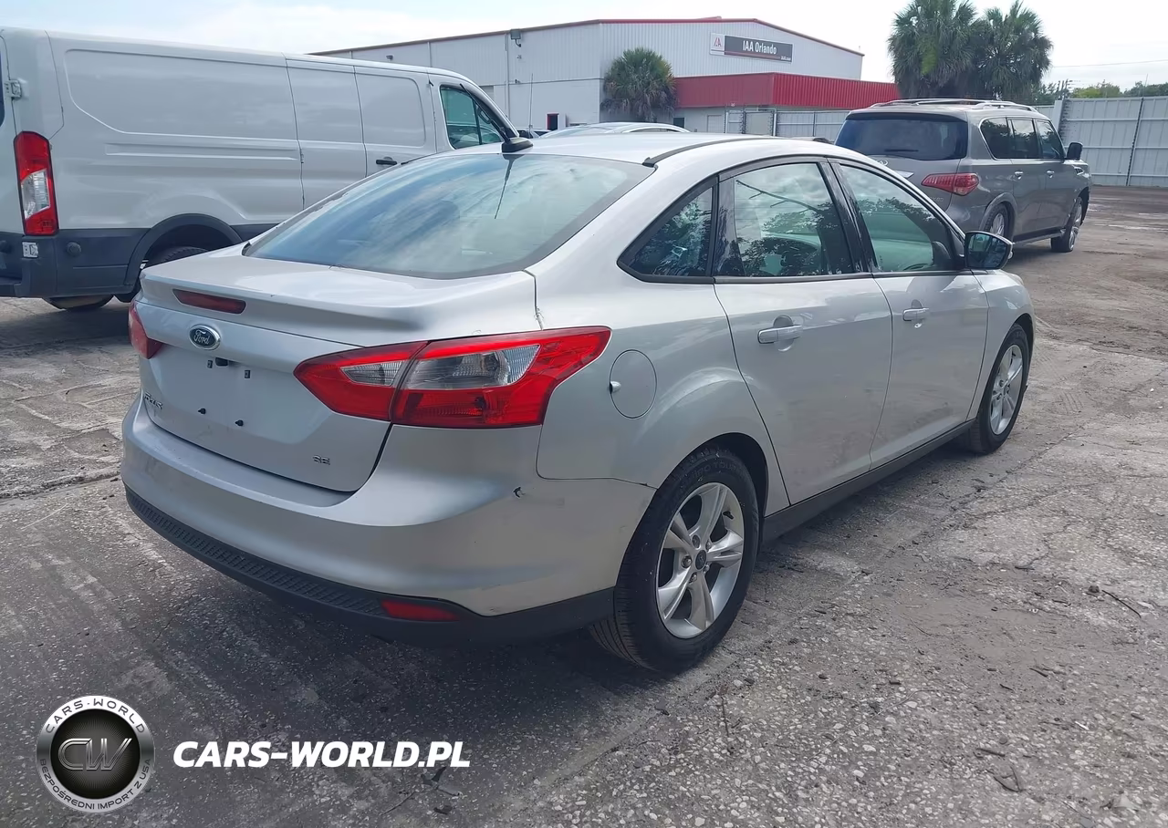 2014 Ford Focus Se VIN:1FADP3F28EL375377 - 4