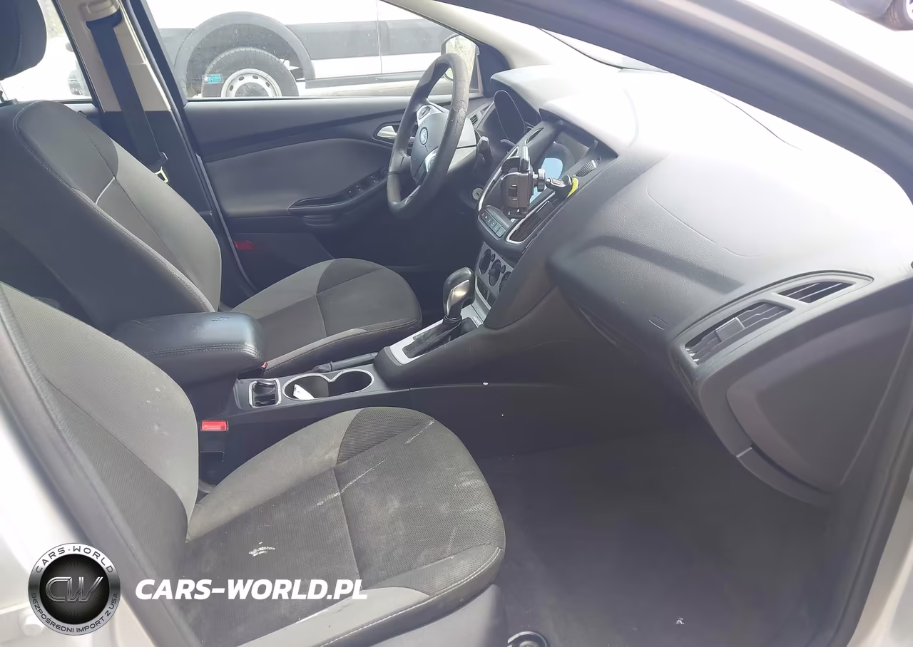 2014 Ford Focus Se VIN:1FADP3F28EL375377 - 5