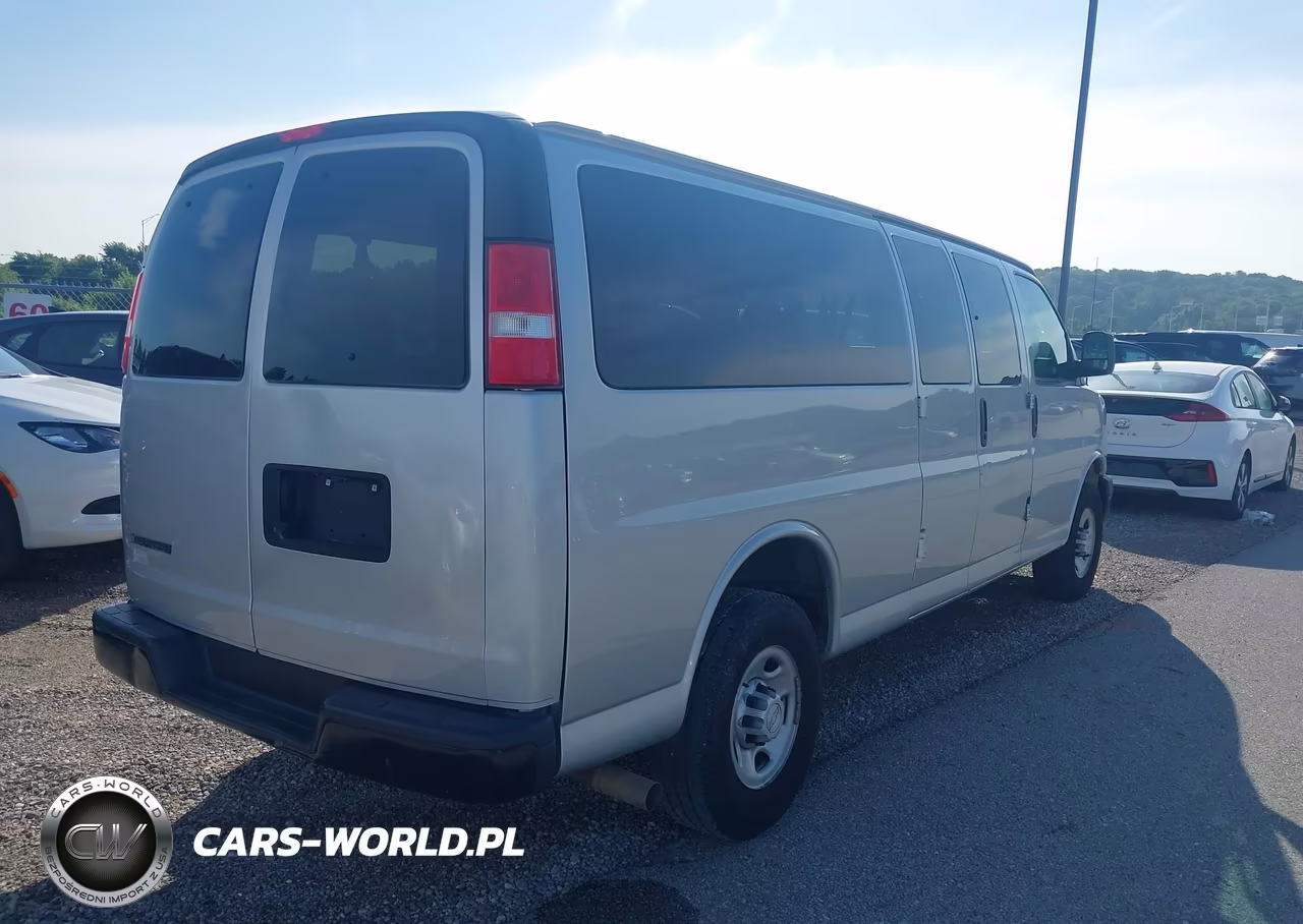 2019 Chevrolet Express 3500 Ls VIN:1GAZGNFG2K1324951 - 4