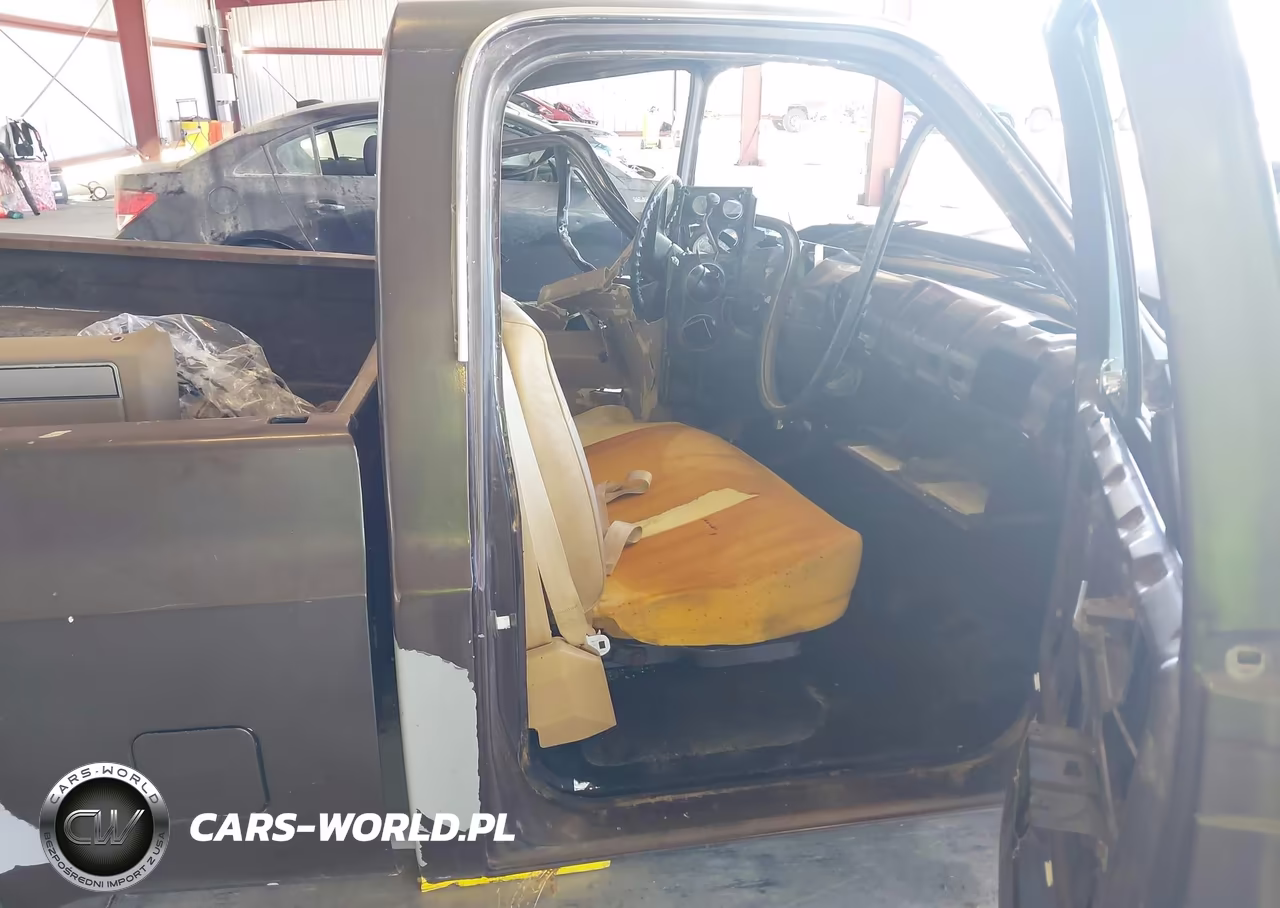1985 Chevrolet C10 VIN:1GCEC14F6FJ183165 - 5