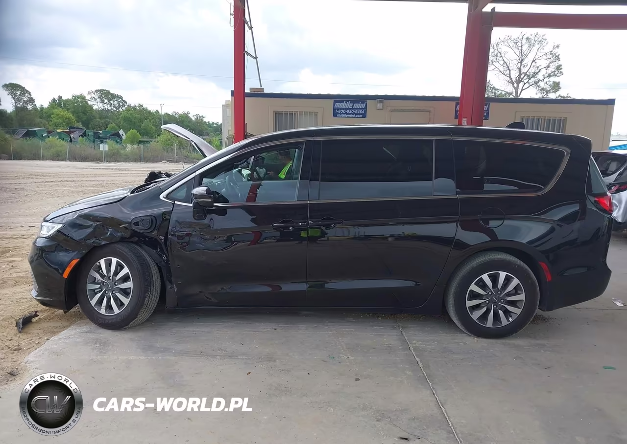 2025 Chrysler Pacifica Hybrid Select VIN:2C4RC1S77SR576126 - 14