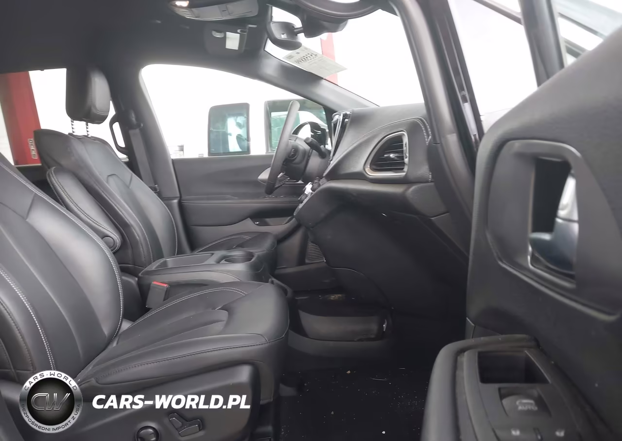 2025 Chrysler Pacifica Hybrid Select VIN:2C4RC1S77SR576126 - 5