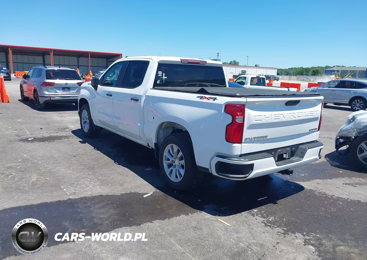 2021 Chevrolet Silverado 1500 4Wd Short Bed Custom VIN:3GCPYBEK2MG253819 - 3