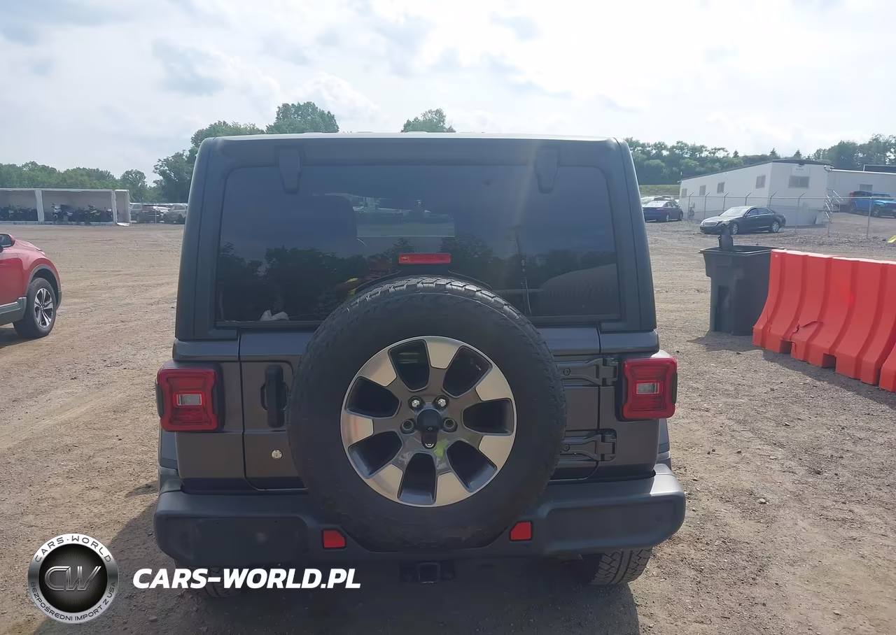 2019 Jeep Wrangler Unlimited Sahara 4X4 VIN:1C4HJXEG5KW526445 - 16