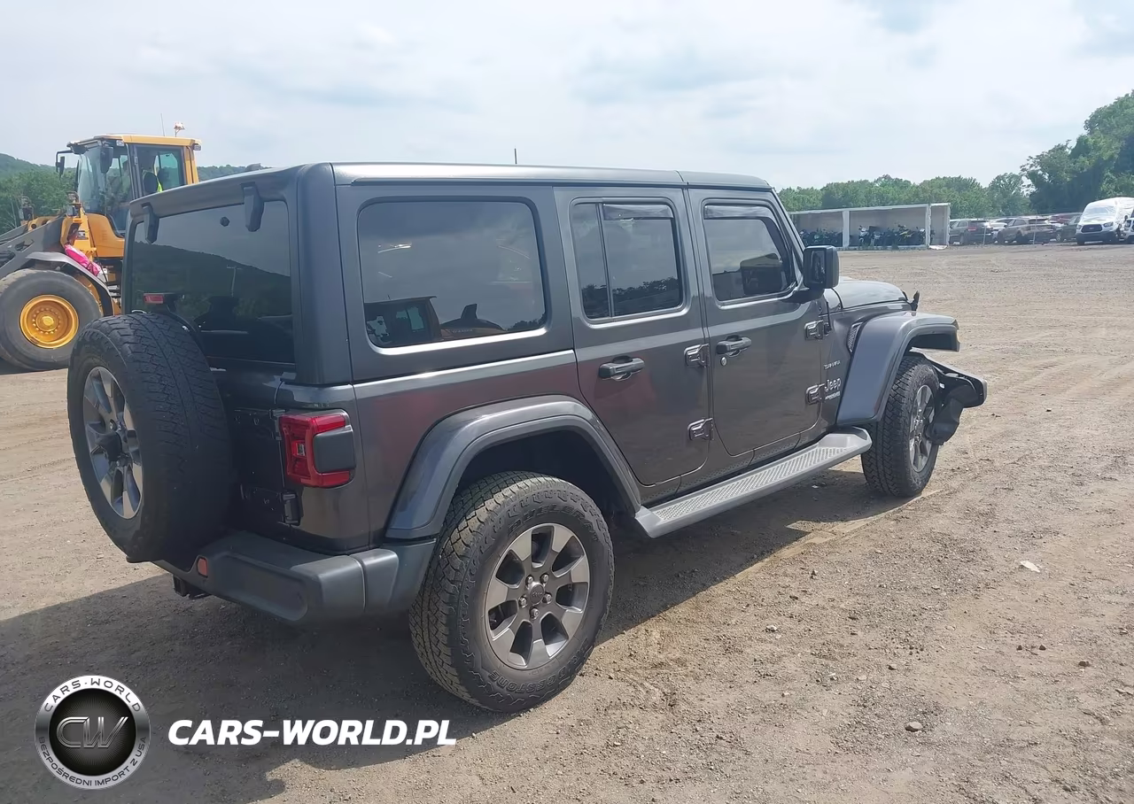 2019 Jeep Wrangler Unlimited Sahara 4X4 VIN:1C4HJXEG5KW526445 - 4