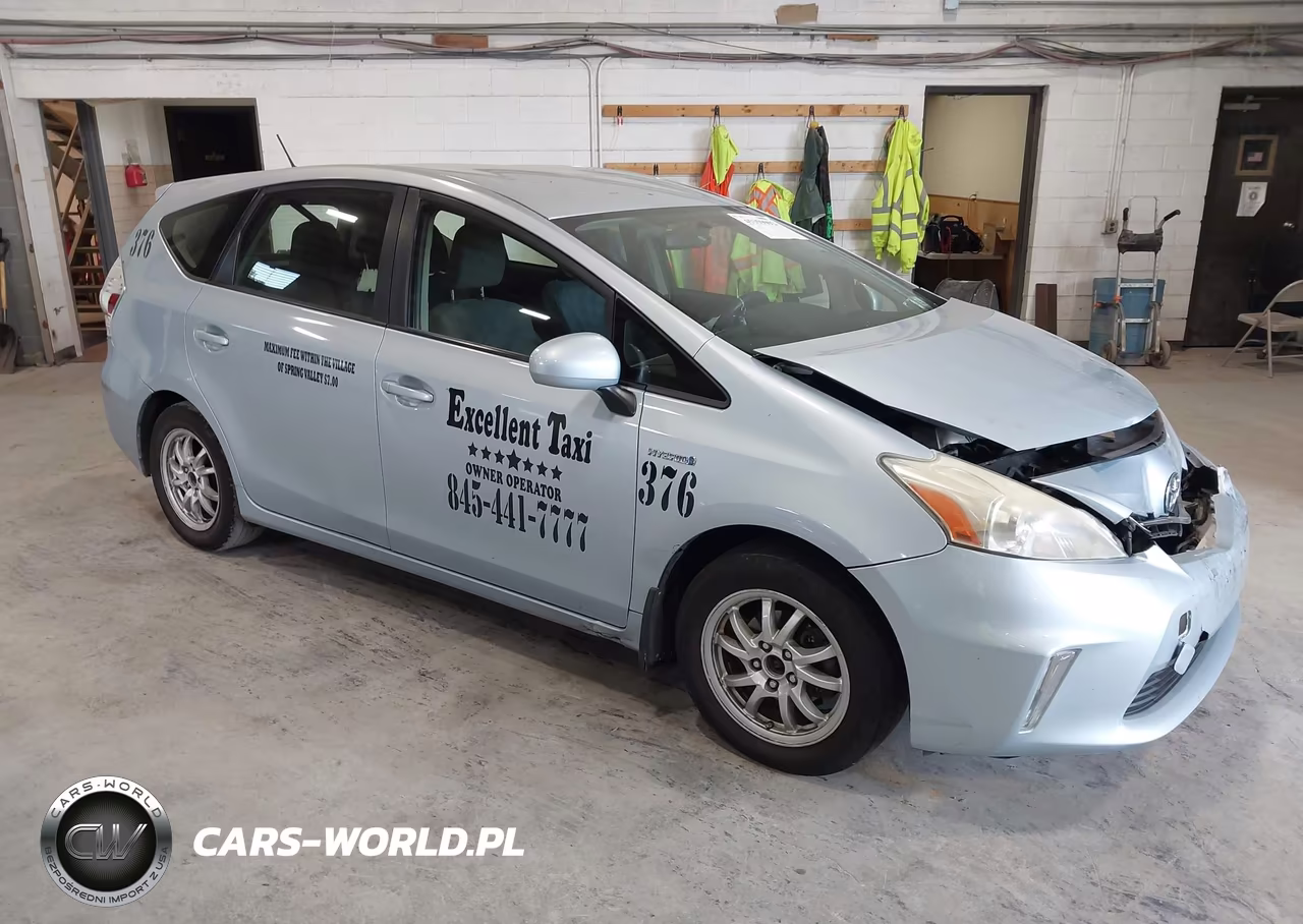 2013 Toyota Prius V Three – zdjęcie 1 z 16