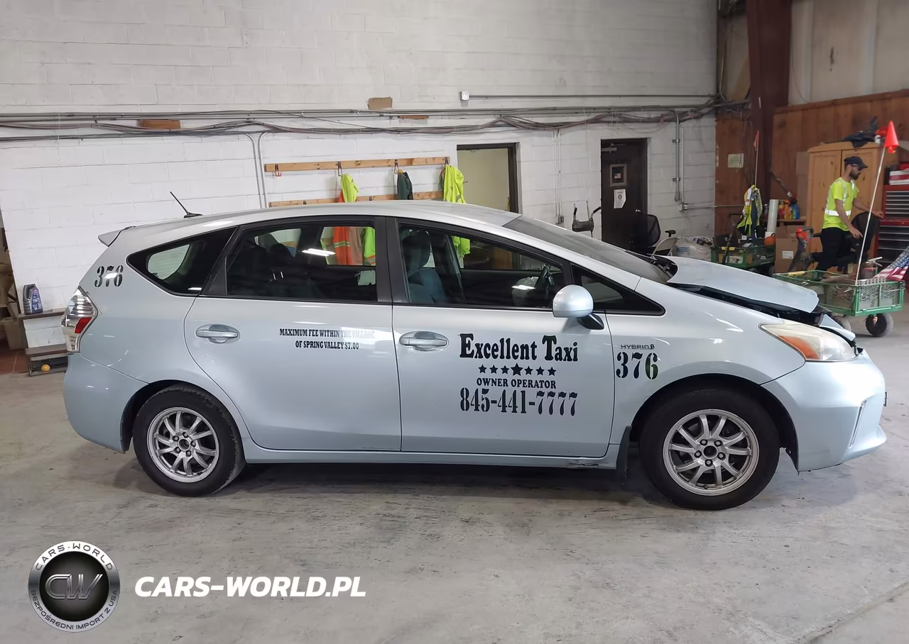 2013 Toyota Prius V Three VIN:JTDZN3EU8D3231805 - 13