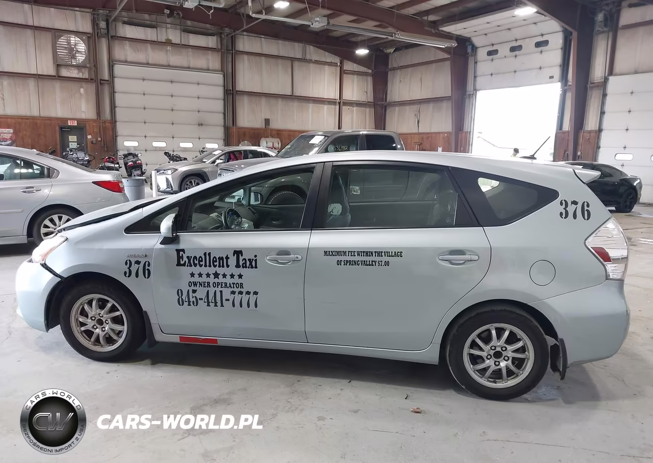 2013 Toyota Prius V Three VIN:JTDZN3EU8D3231805 - 14