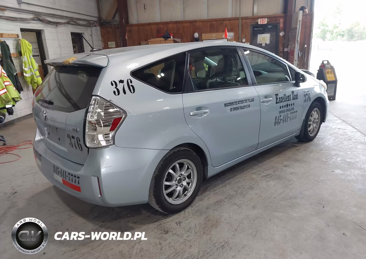 2013 Toyota Prius V Three VIN:JTDZN3EU8D3231805 - 4
