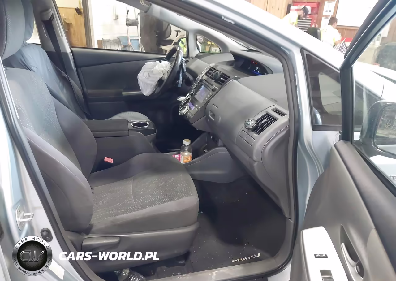 2013 Toyota Prius V Three VIN:JTDZN3EU8D3231805 - 5