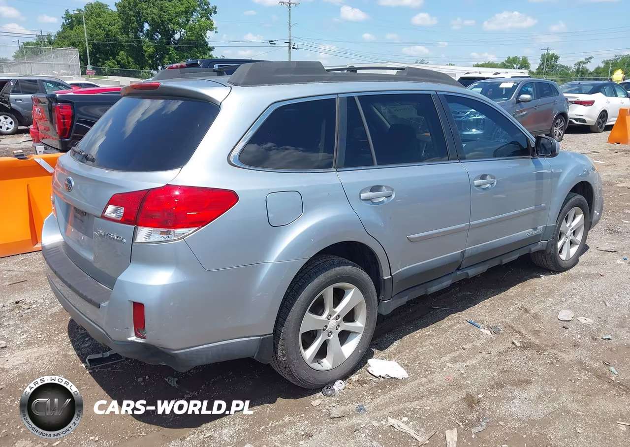 2013 Subaru Outback 2.5I Premium VIN:4S4BRCCC7D3287911 - 4