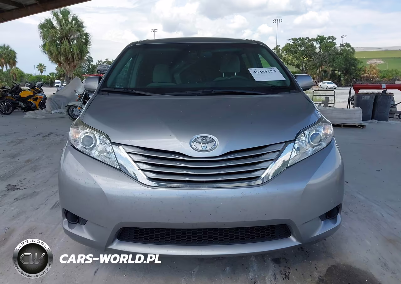 2017 Toyota Sienna Le 8 Passenger VIN:5TDKZ3DCXHS888172 - 13