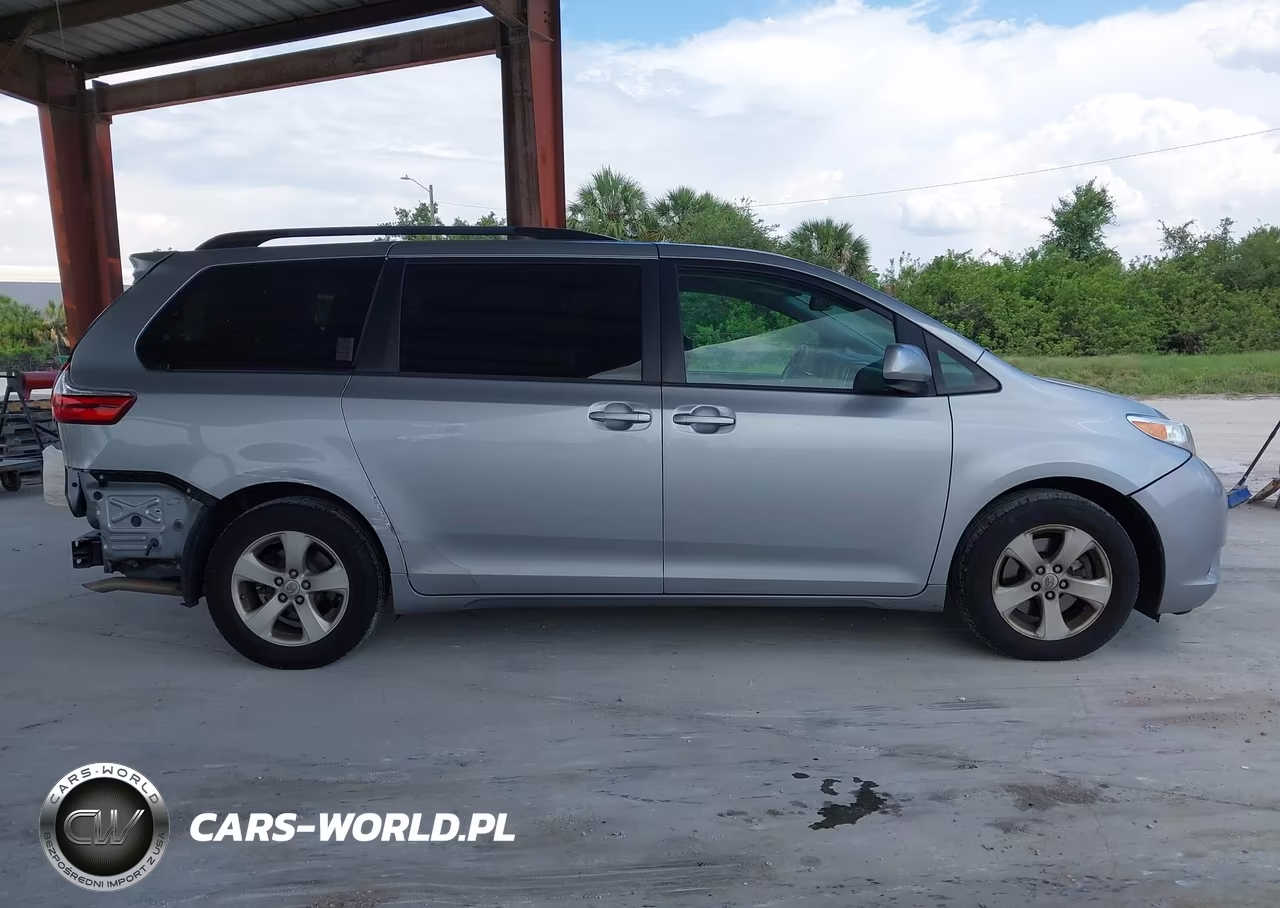2017 Toyota Sienna Le 8 Passenger VIN:5TDKZ3DCXHS888172 - 14