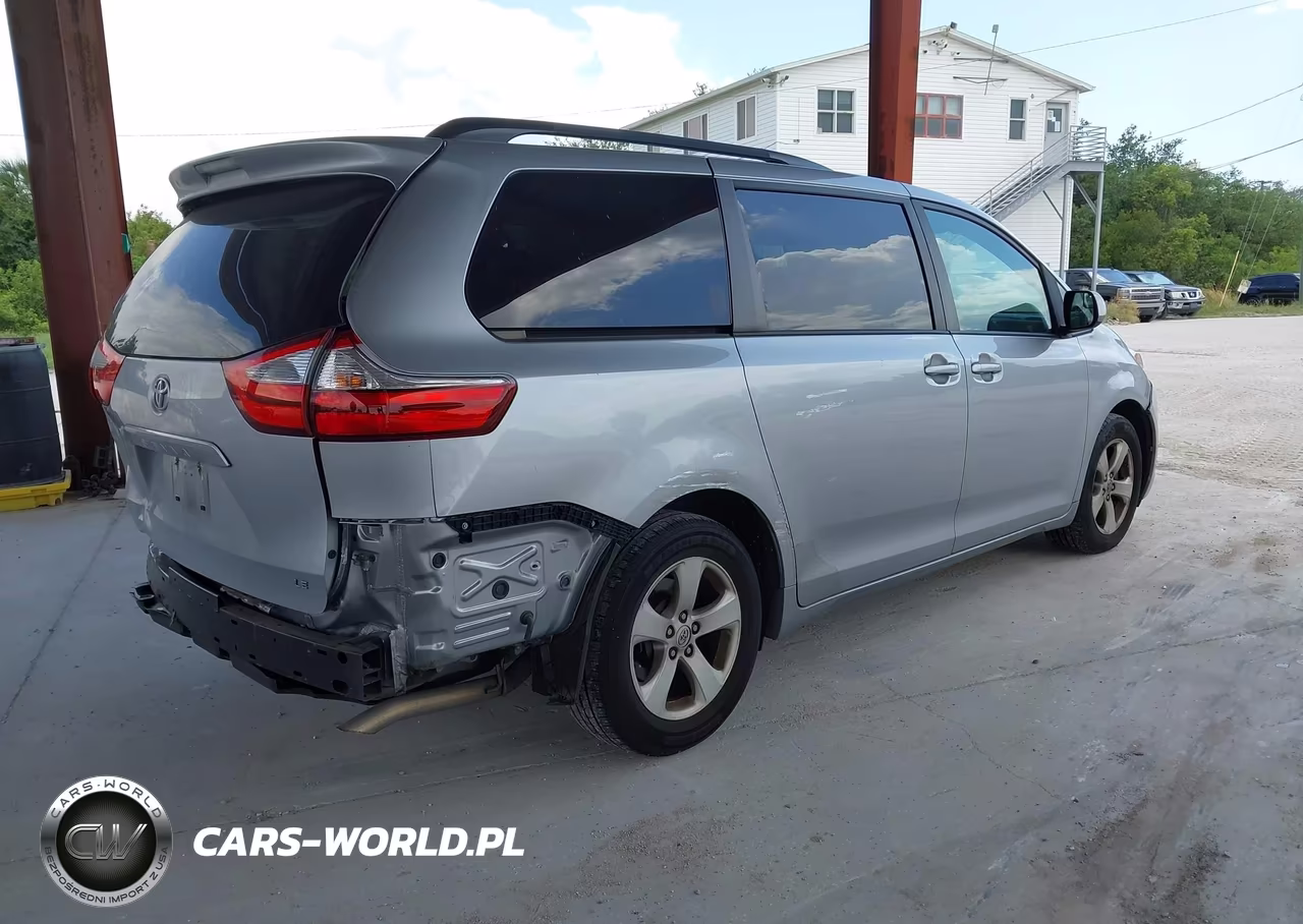 2017 Toyota Sienna Le 8 Passenger VIN:5TDKZ3DCXHS888172 - 4