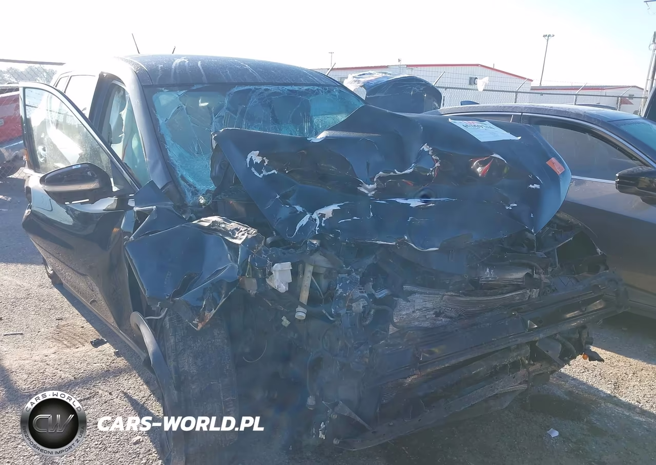 2015 Nissan Rogue S VIN:KNMAT2MTXFP533789 - 10