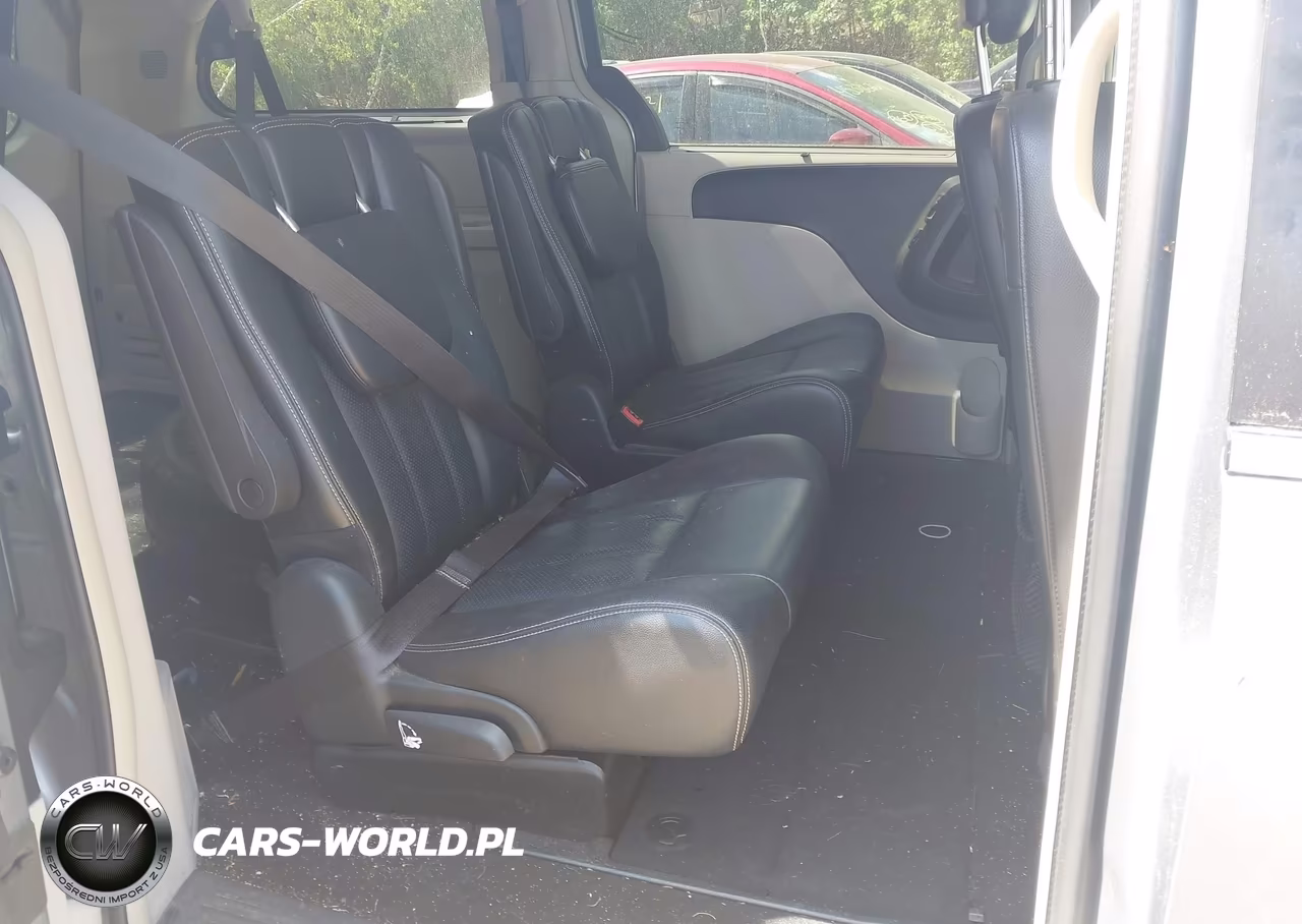 2015 Chrysler Town & Country Touring-L VIN:2C4RC1CG7FR673962 - 8