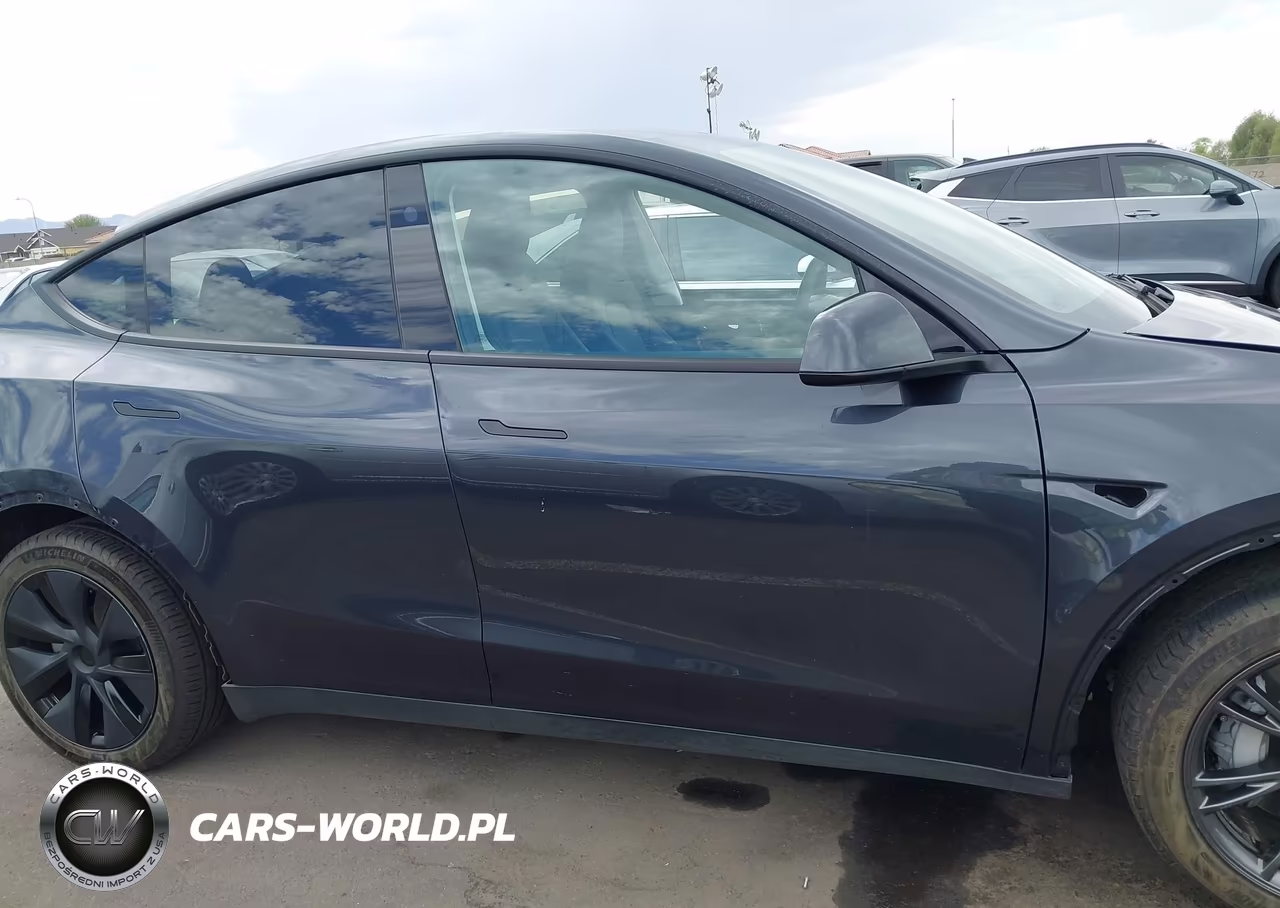 2025 Tesla Model Y Long Range Dual Motor Rear-Wheel Drive VIN:7SAYGDED8SF269260 - 14