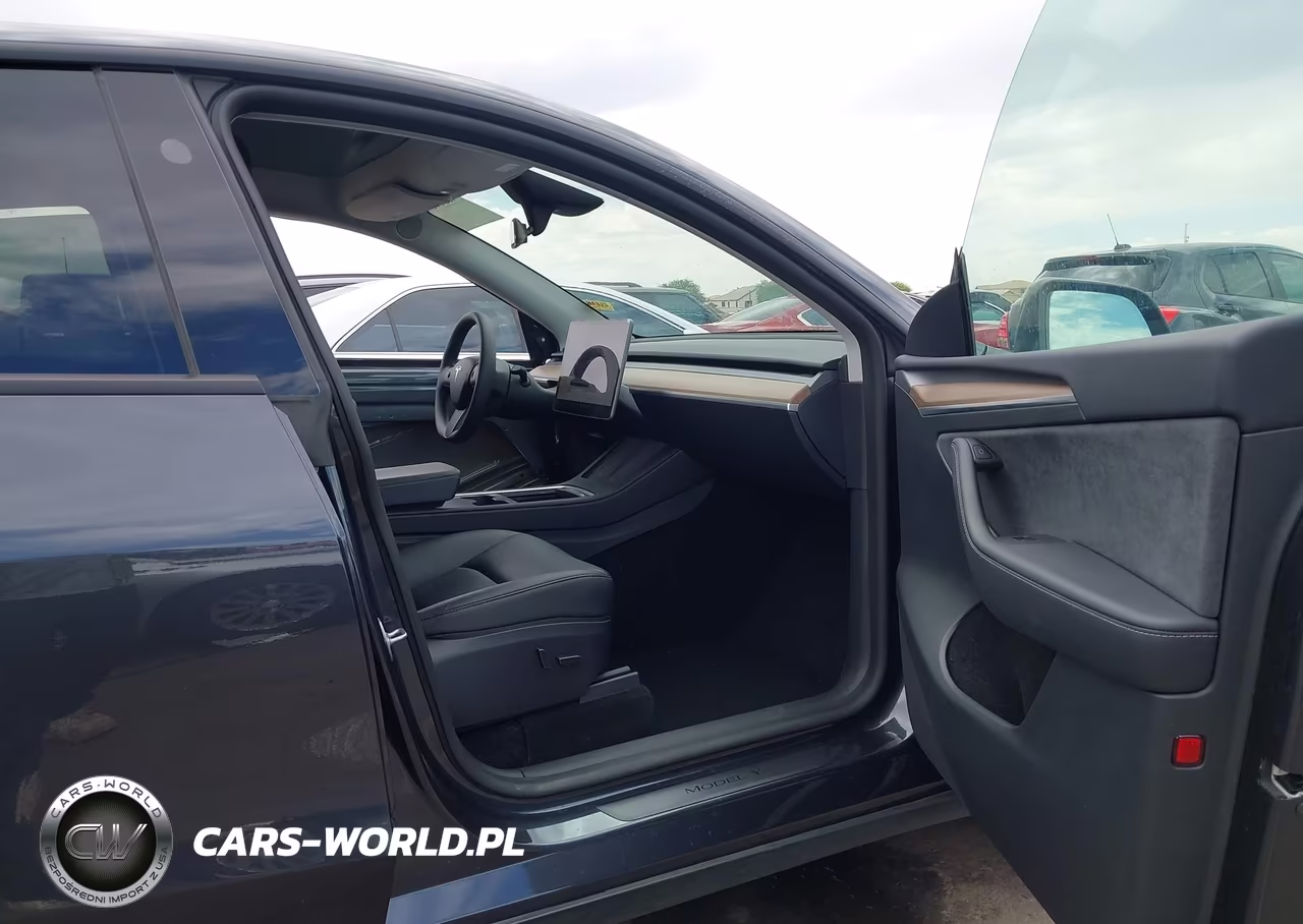2025 Tesla Model Y Long Range Dual Motor Rear-Wheel Drive VIN:7SAYGDED8SF269260 - 5