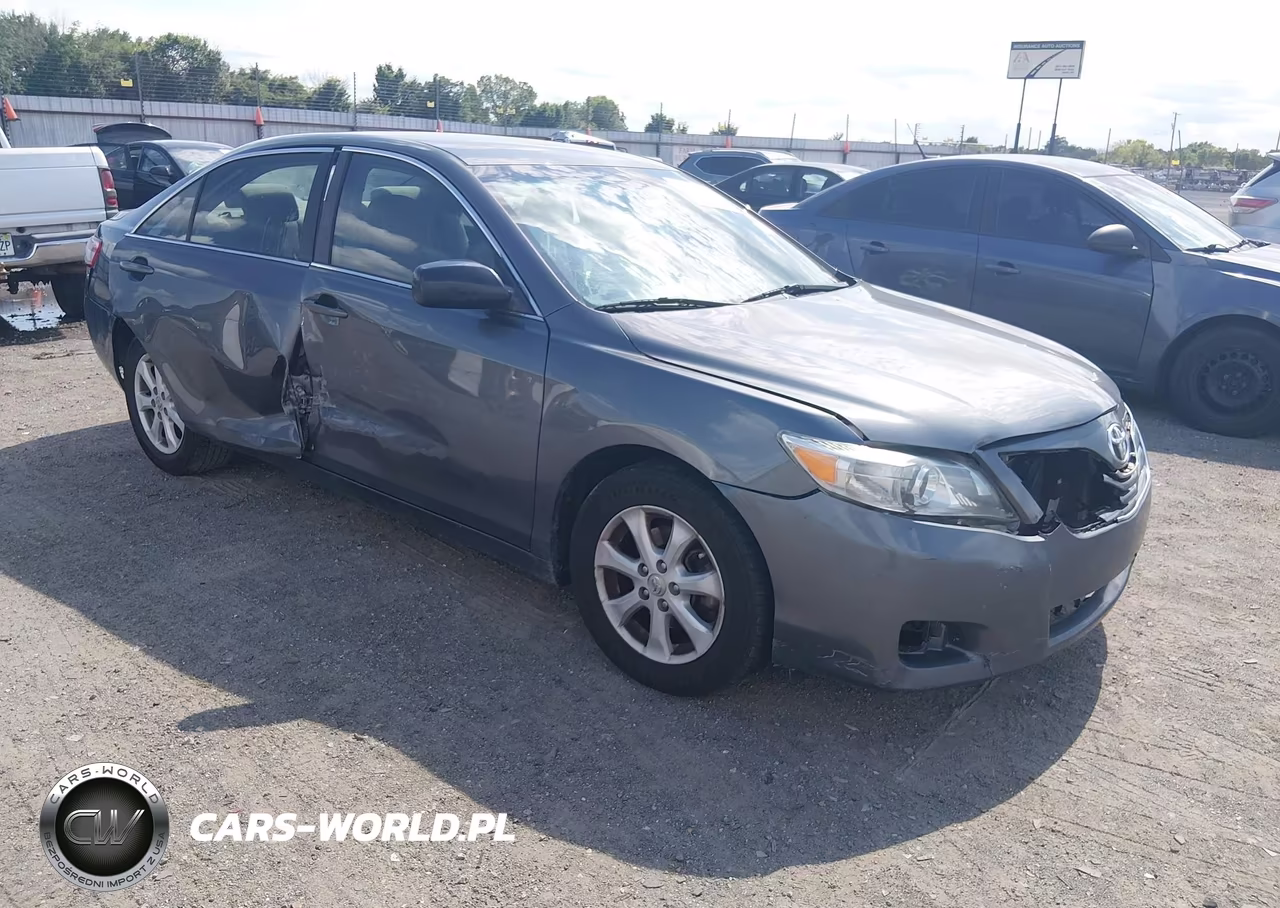 2011 Toyota Camry Le – zdjęcie 1 z 14