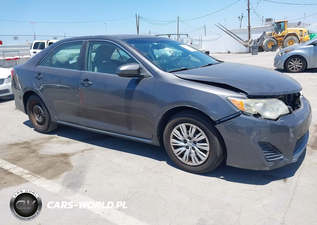 2012 Toyota Camry Le – zdjęcie 1 z 16
