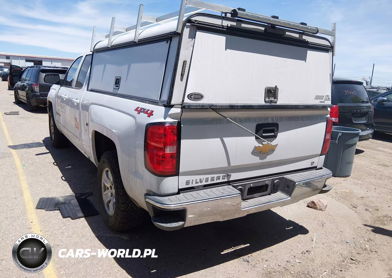 2018 Chevrolet Silverado 1500 VIN:1GCVKREH6JZ140134 - 3
