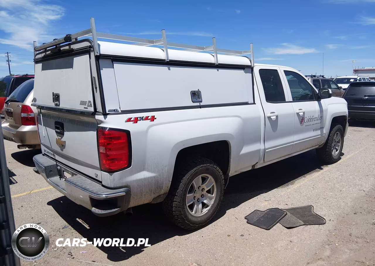 2018 Chevrolet Silverado 1500 VIN:1GCVKREH6JZ140134 - 4