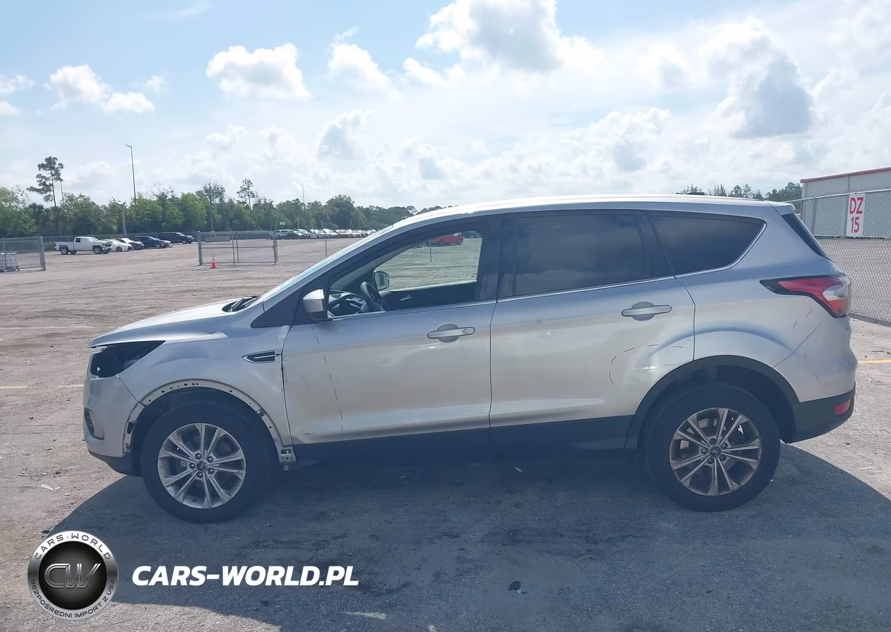 2017 Ford Escape Se VIN:1FMCU0GD9HUA53077 - 15