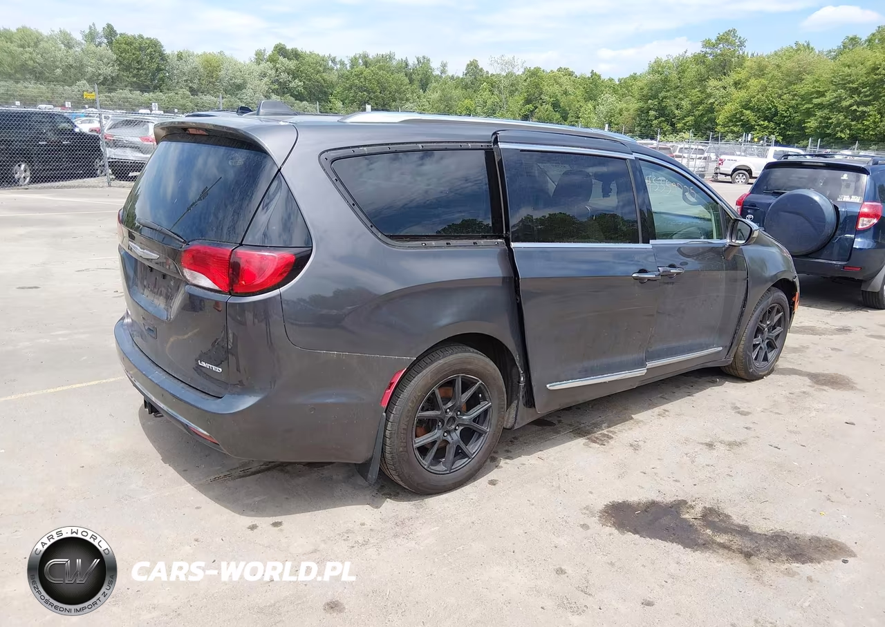 2017 Chrysler Pacifica Limited VIN:2C4RC1GG6HR545323 - 4